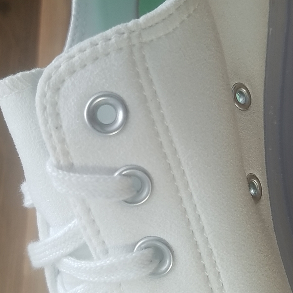 Converse BRAND New - Picture 8 of 15